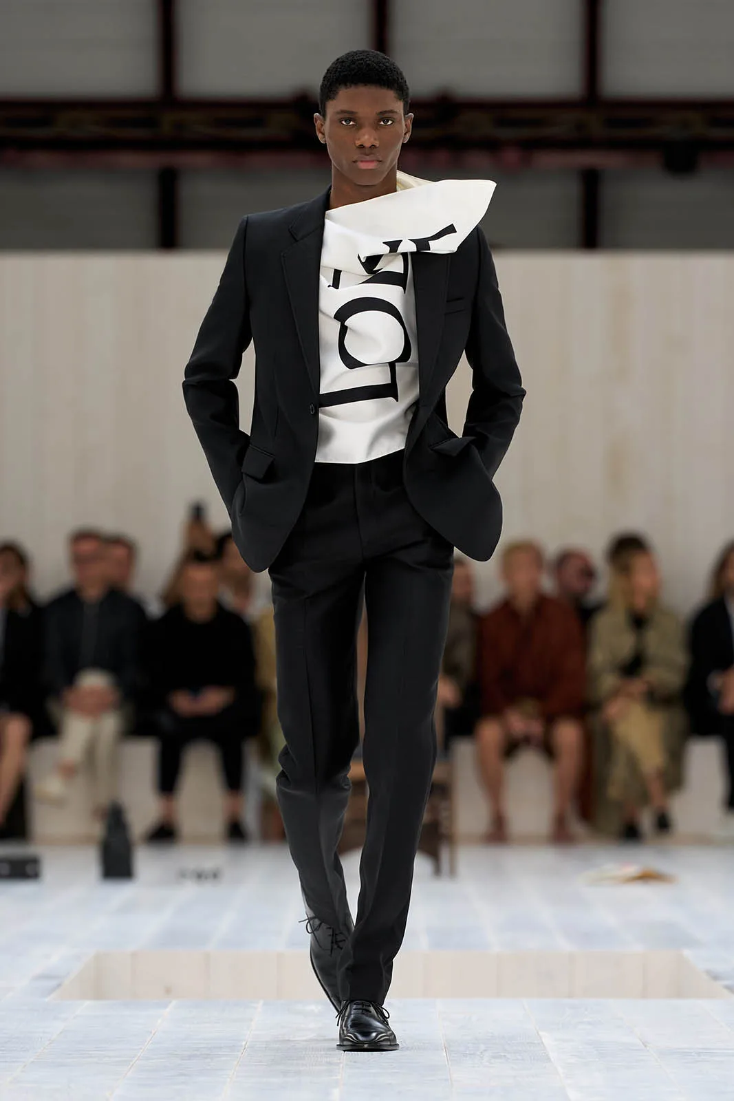 Loewe_Spring_Summer_2025_22.jpg