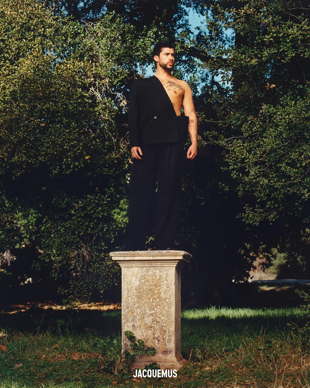 3-METAL-JACQUEMUS-BADBUNNY
