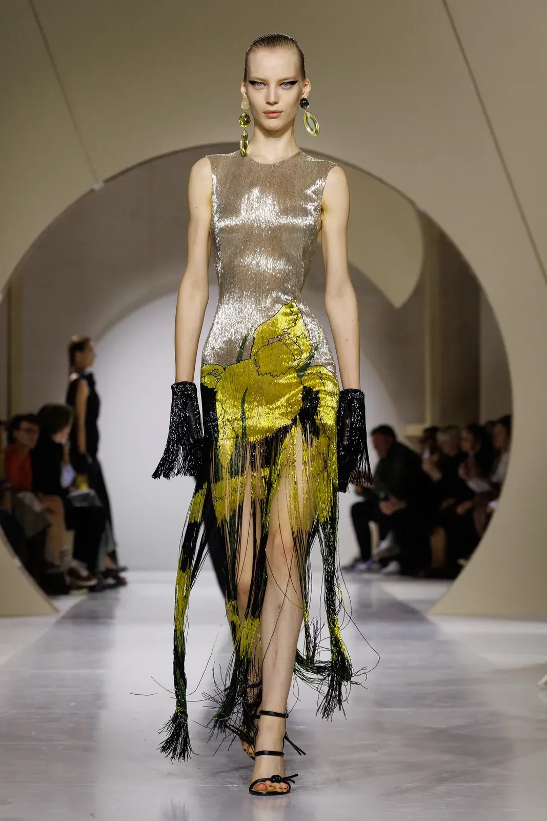 metal-givenchy-ss27-39