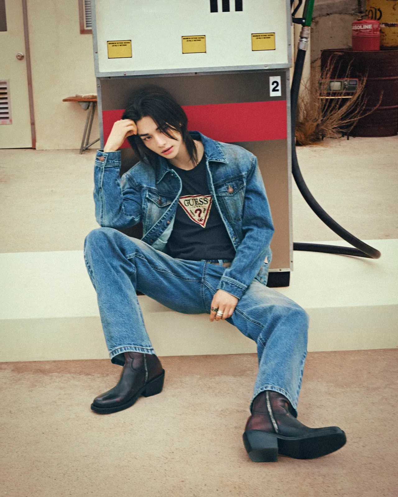 metal-hyunjin-guess-ambassador-03.webp