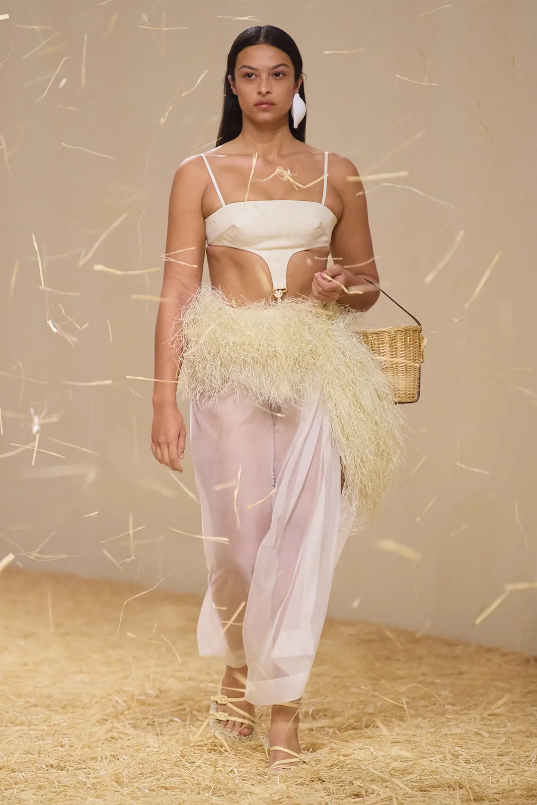 00049 Jacquemus Spring 2023 Ready to Wear Credit Gorunway