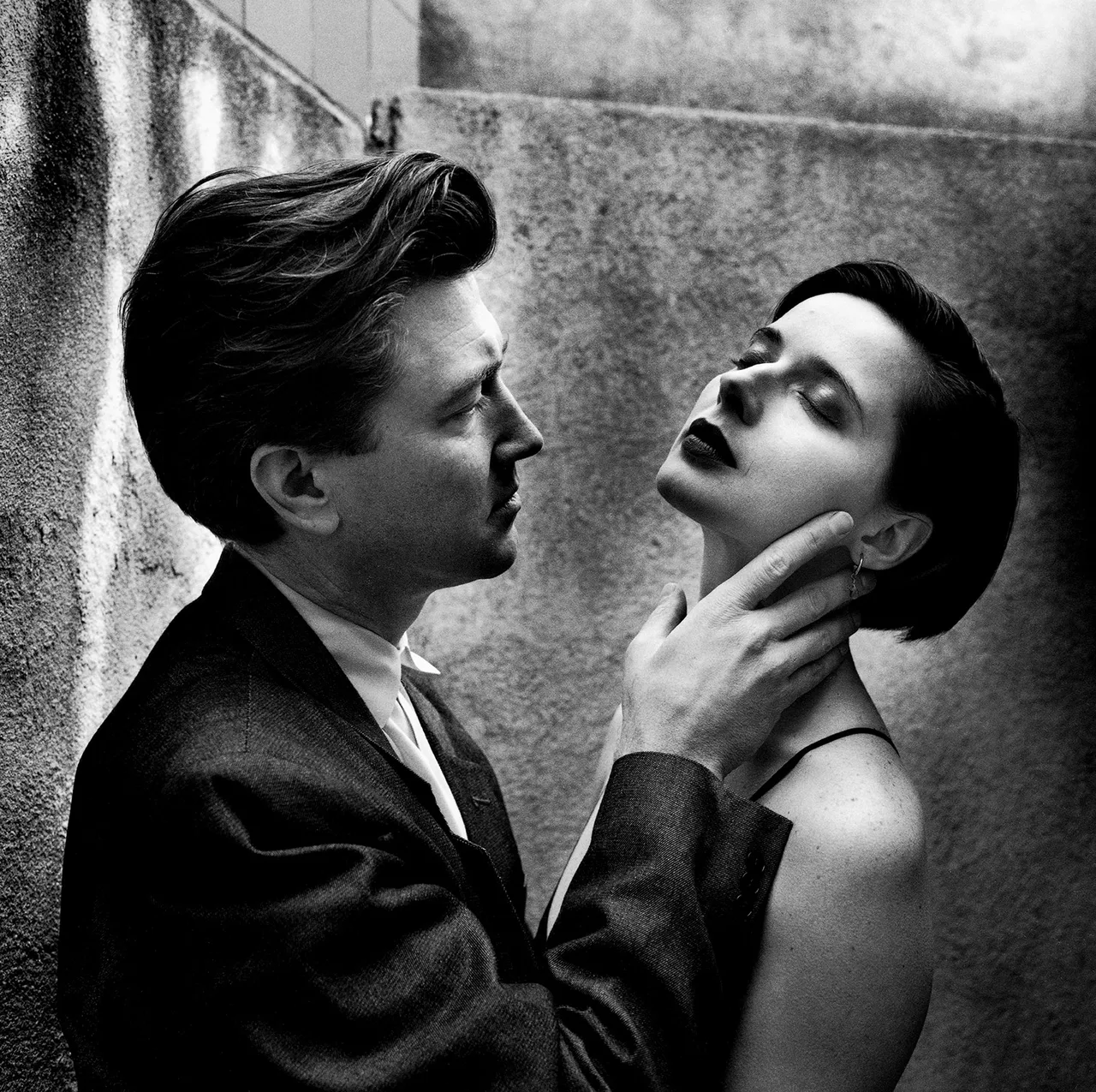 Helmut Newton 006 David Lynch and Isabelle Rossellini  Los Angeles 1988 Foto Helmut Newton Helmut Newton Estate Courtesy Helmut Newton Foundation