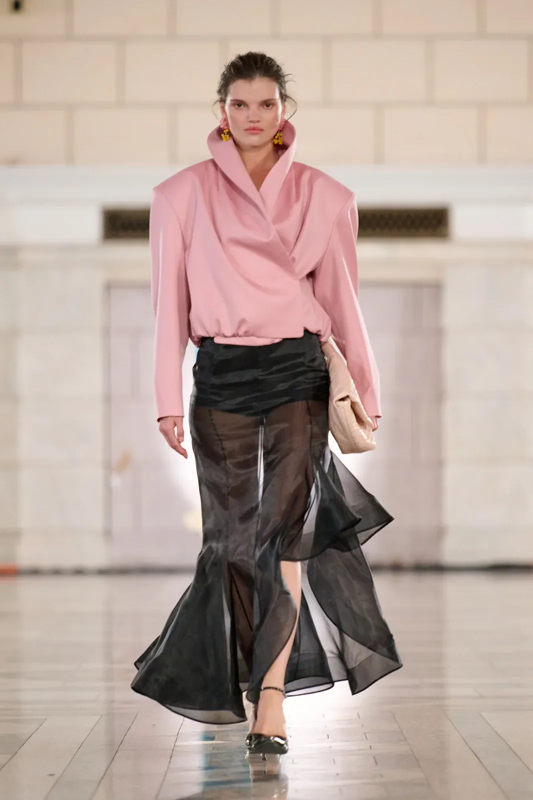 metal-ukrainian-fashion-week-ss27-12.webp