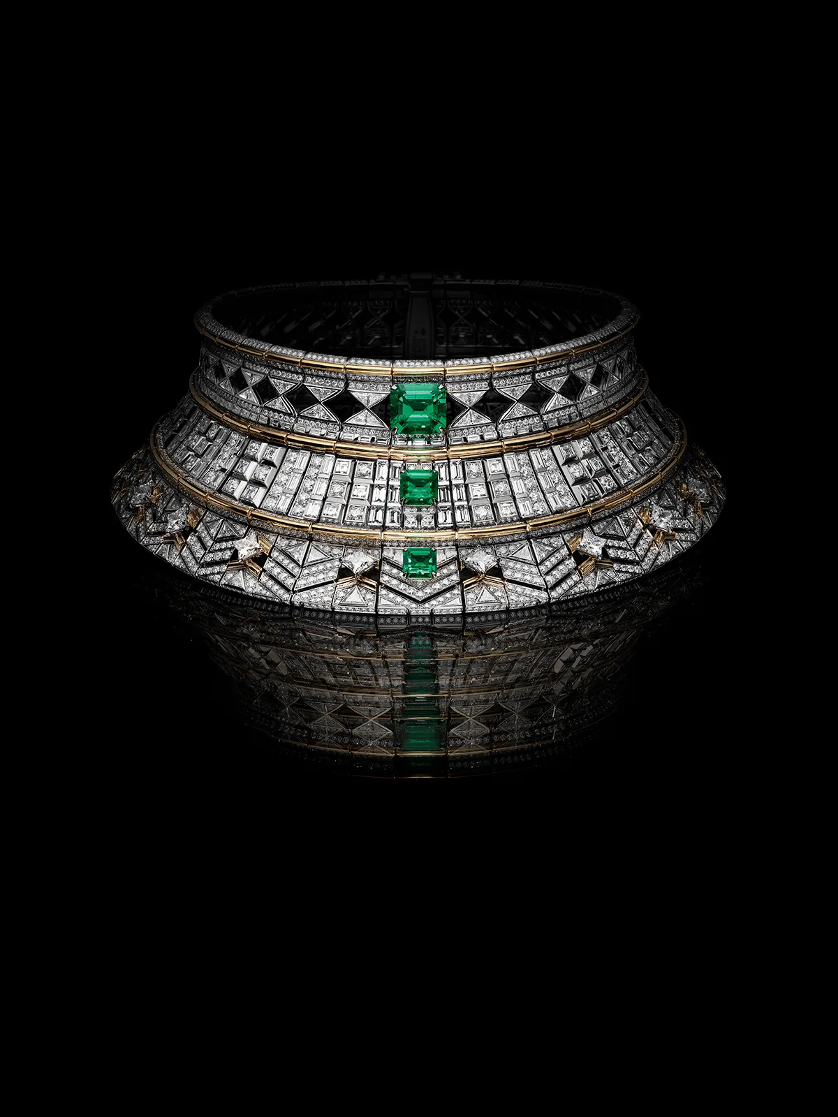 MAESTRIA-NECKLACE---LOUIS-VUITTON-VIRTUOSITY-COLLECTION---LOUIS-VUITTON-HIGH-JEWELRY-©Laziz-Hamani