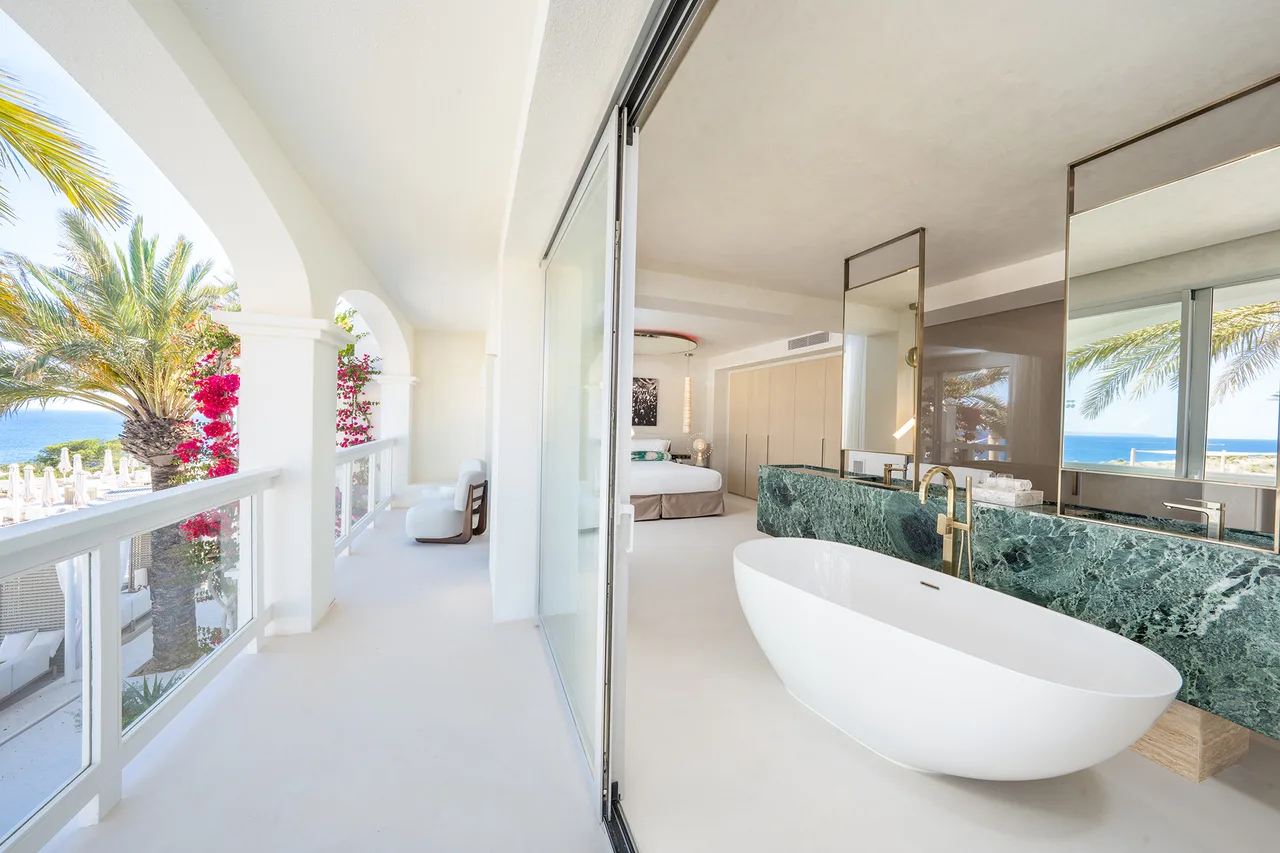 Destino-Five-Ibiza_Epic-Suite-with-Pool-View-2