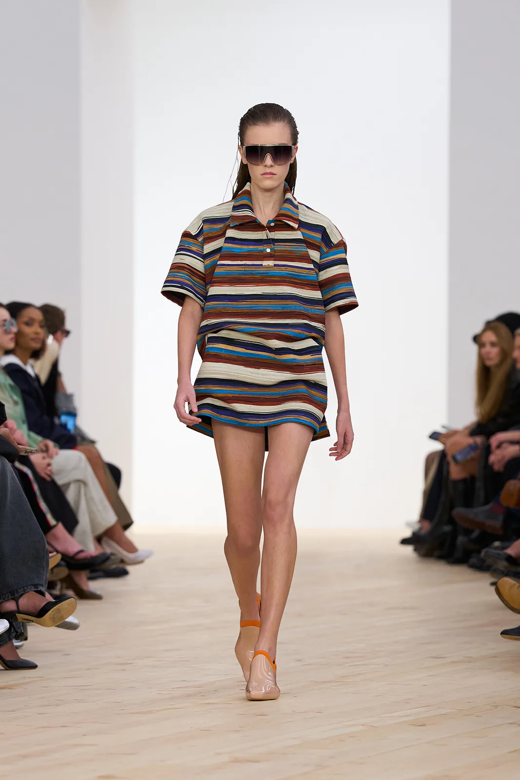 LOEWE_-SS26_WW_SHOW_RUNWAY_17