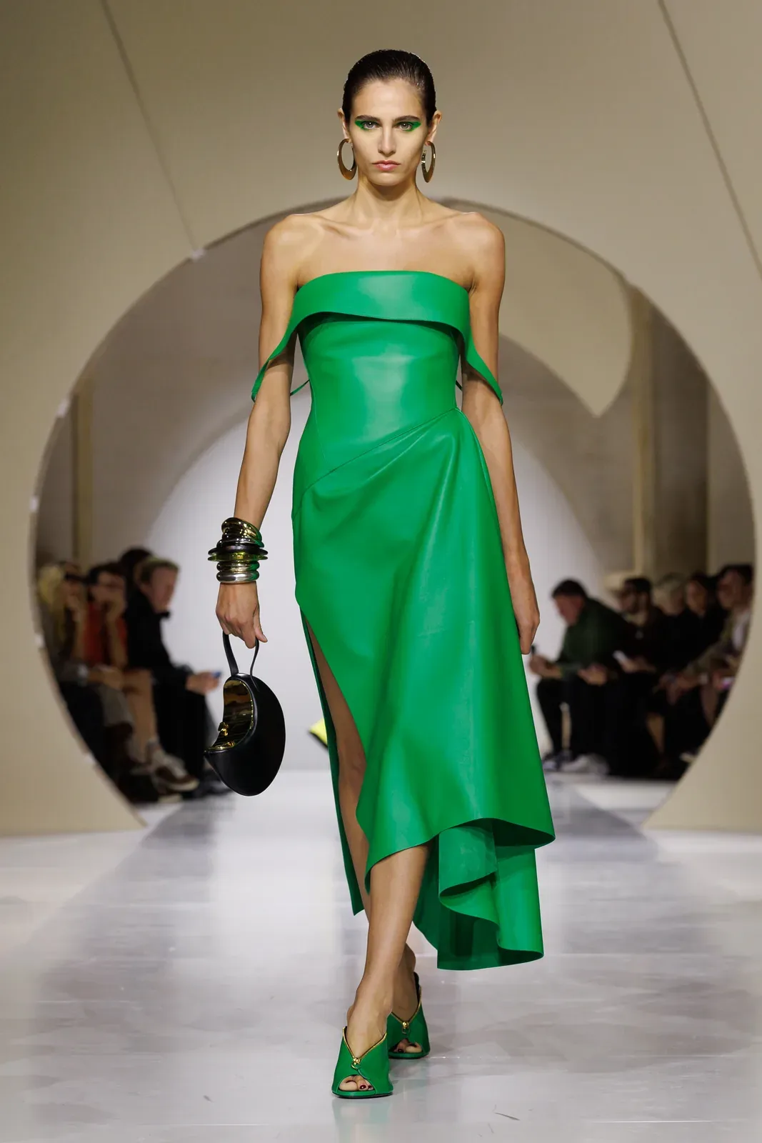 metal-givenchy-ss27-23