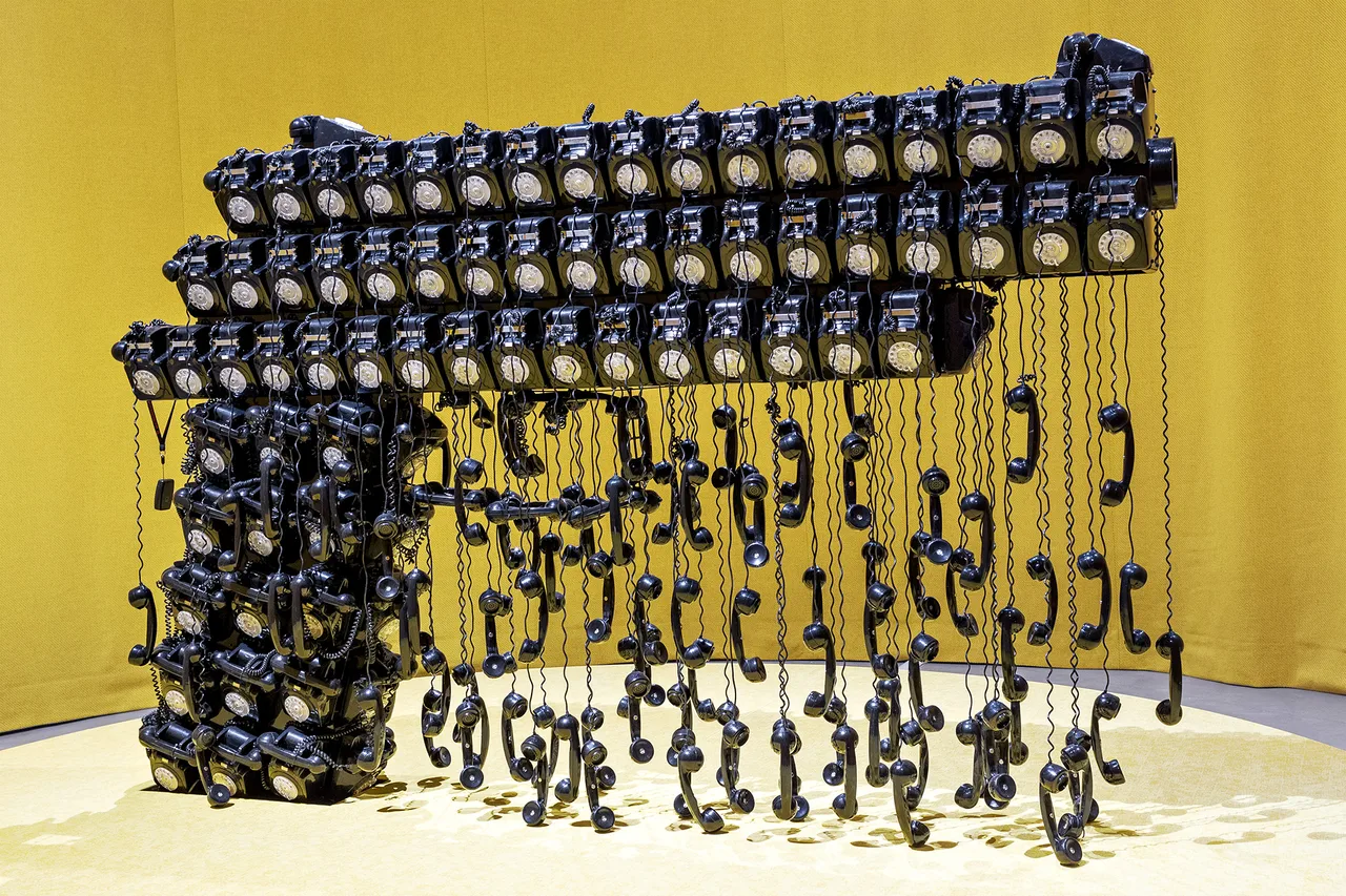 Call-Center,-2014-2016-©Luís-Vasconcelos