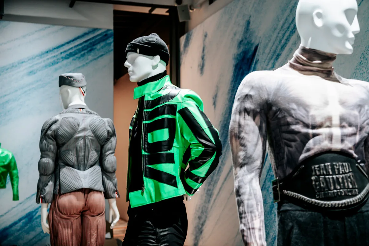Activewear Metalmagazine 10