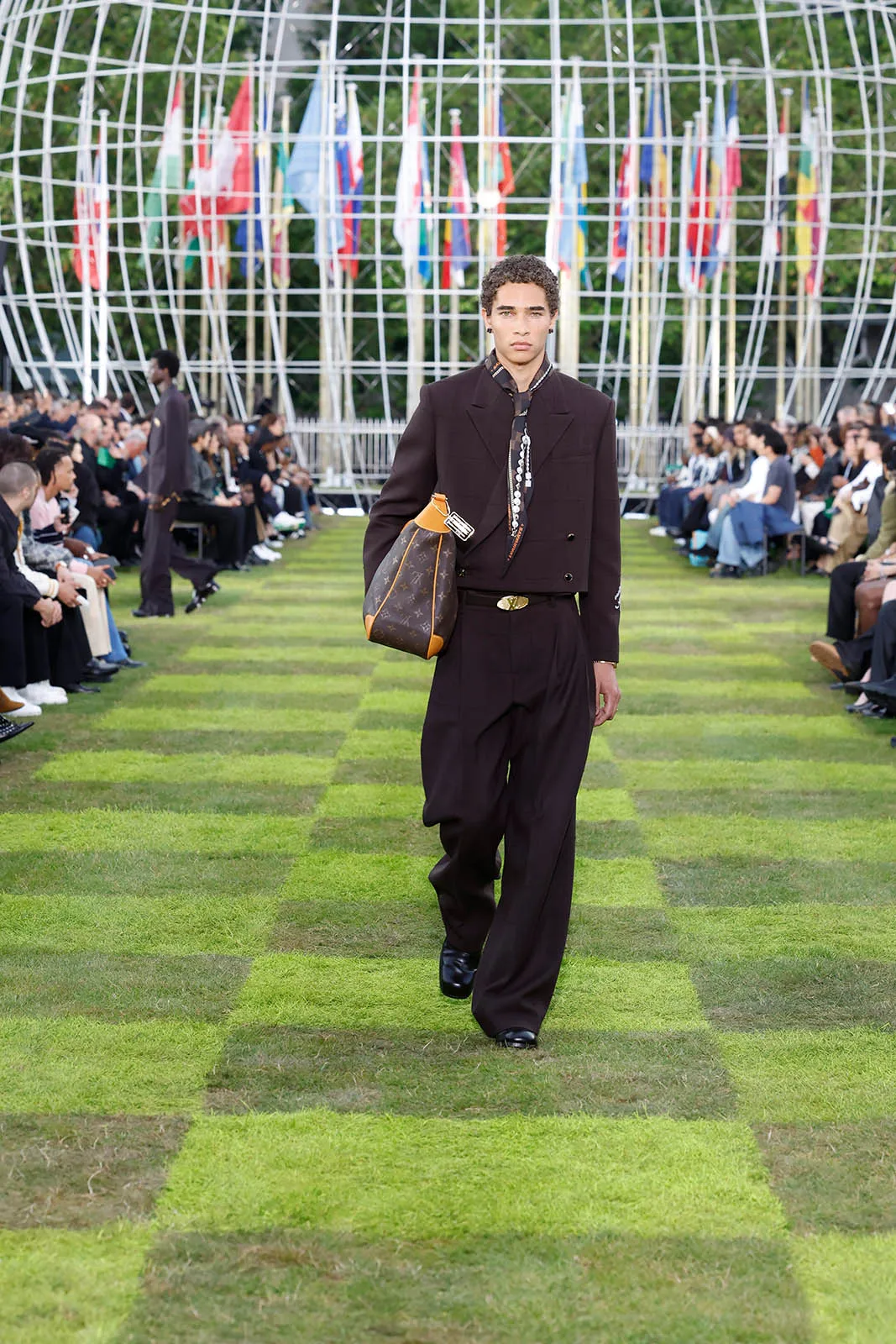 LOUIS-VUITTON-SPRING-SUMMER-2025_18.jpg