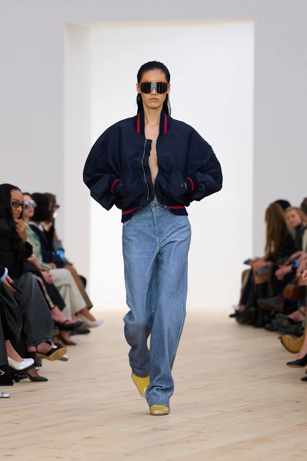 LOEWE_-SS26_WW_SHOW_RUNWAY_16