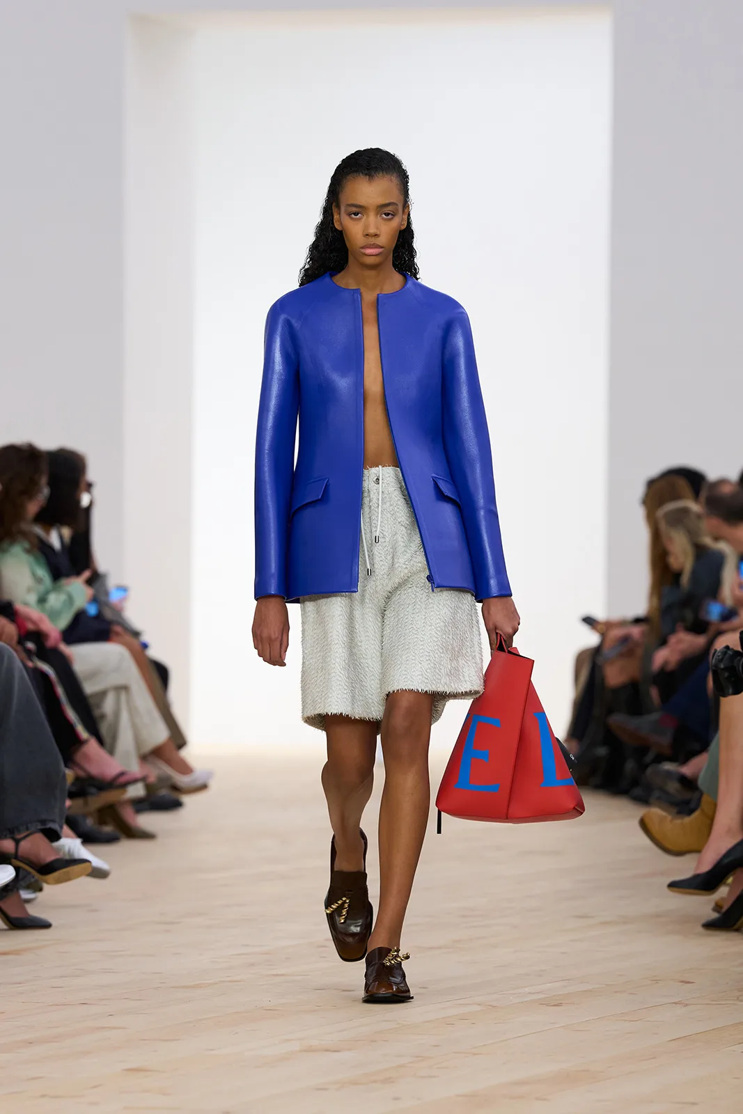 LOEWE_-SS26_WW_SHOW_RUNWAY_28