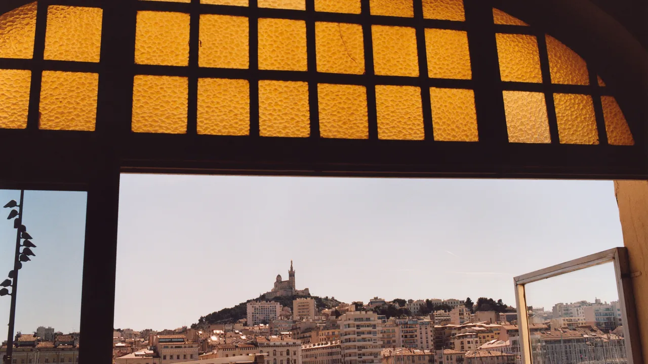 Chanel-Portraits-of-Marseille_Jamie-Hawkesworth_1