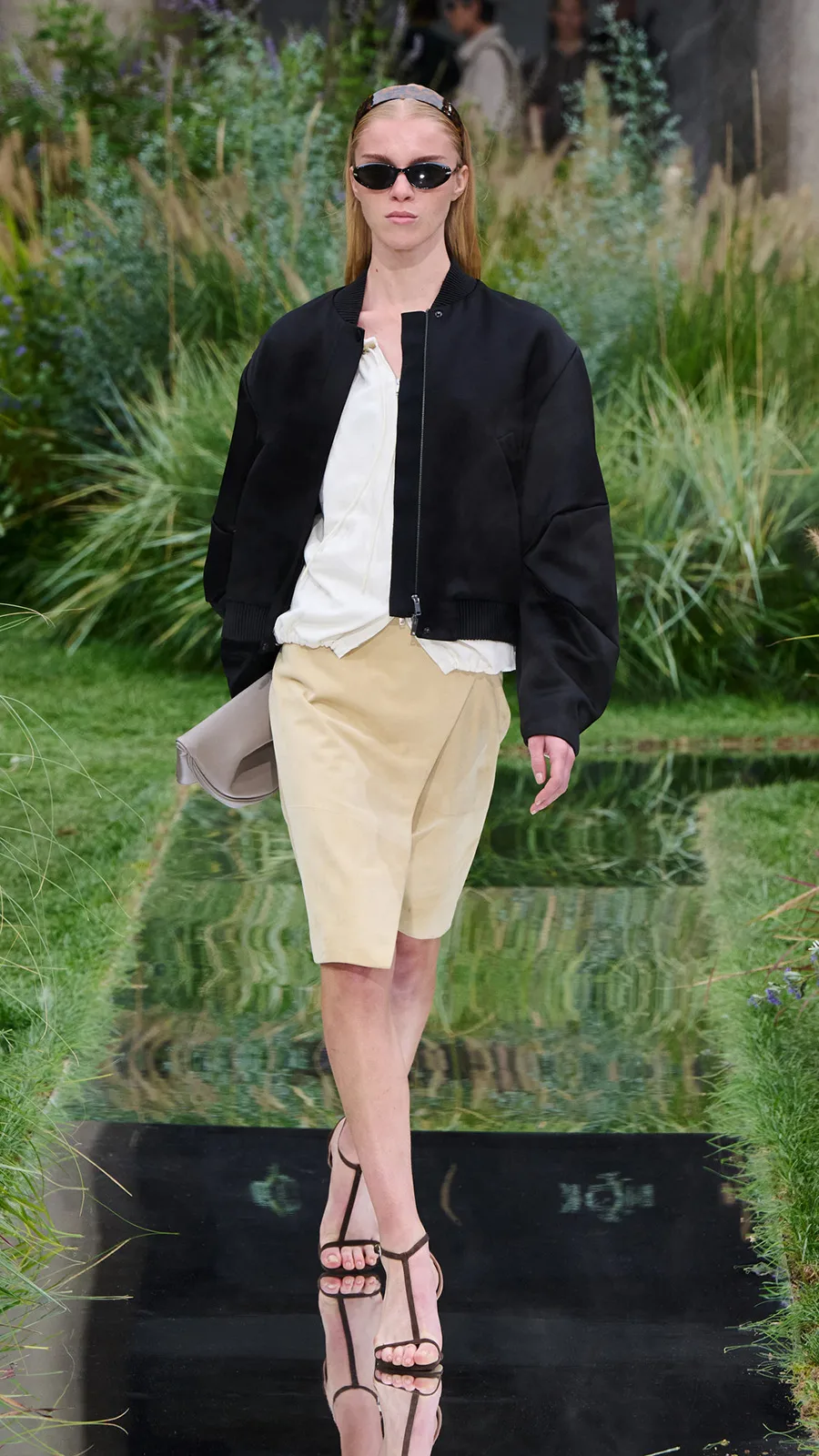BOSS_SHOW_SPRING_SUMMER_2025_MILAN_9X16_Look_36__image-mid-res