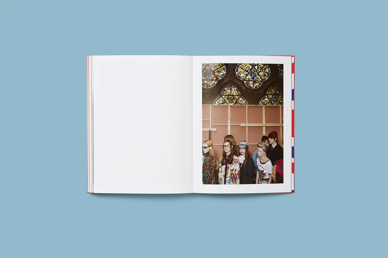 Blind for Love Book Pages 98 1 White Azzurro