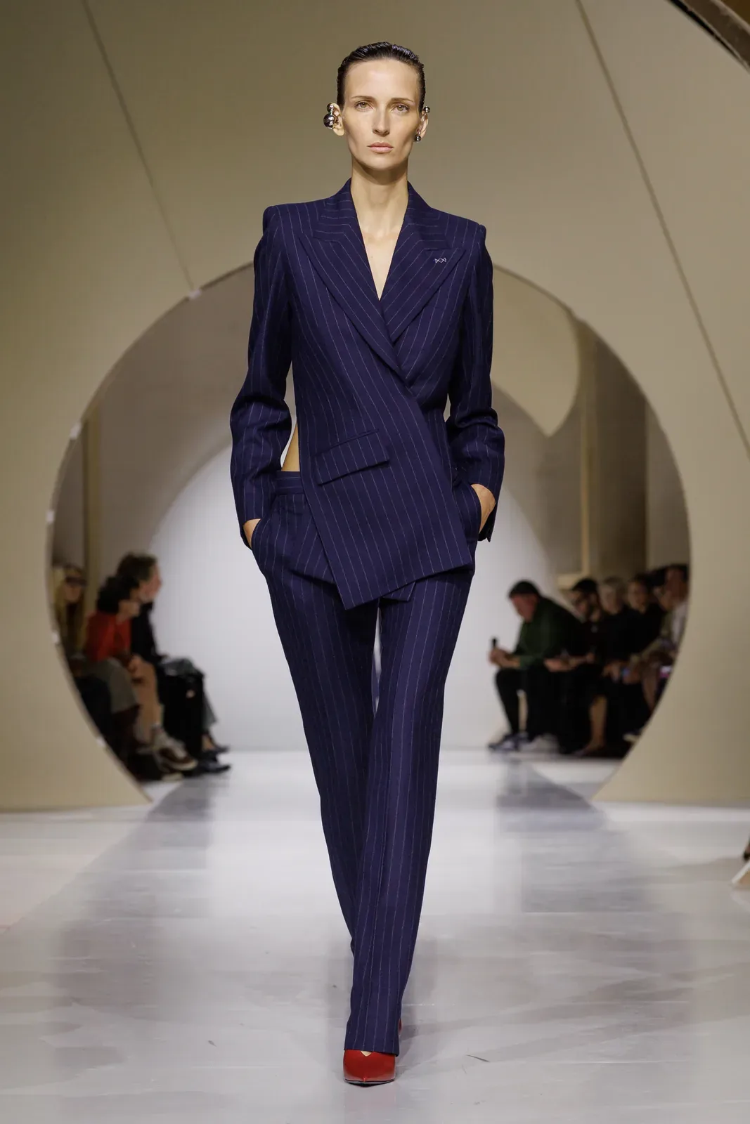 metal-givenchy-ss27-30