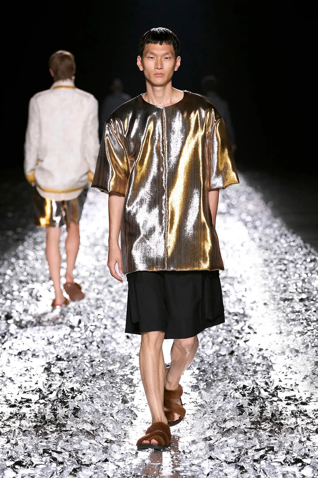 DRIES_VAN_NOTEN_SS25_2732X4098_LOOKS_65.jpg