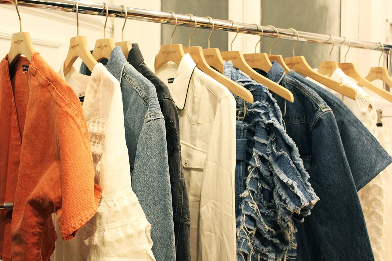 Levis1