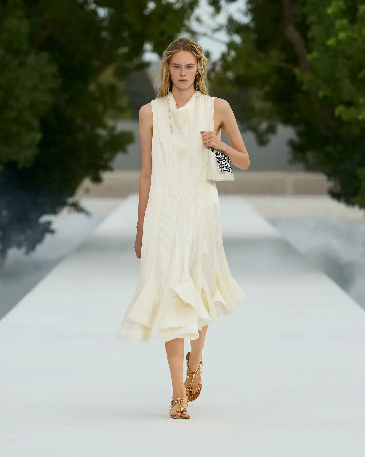 metal-dior-ss27-27.webp