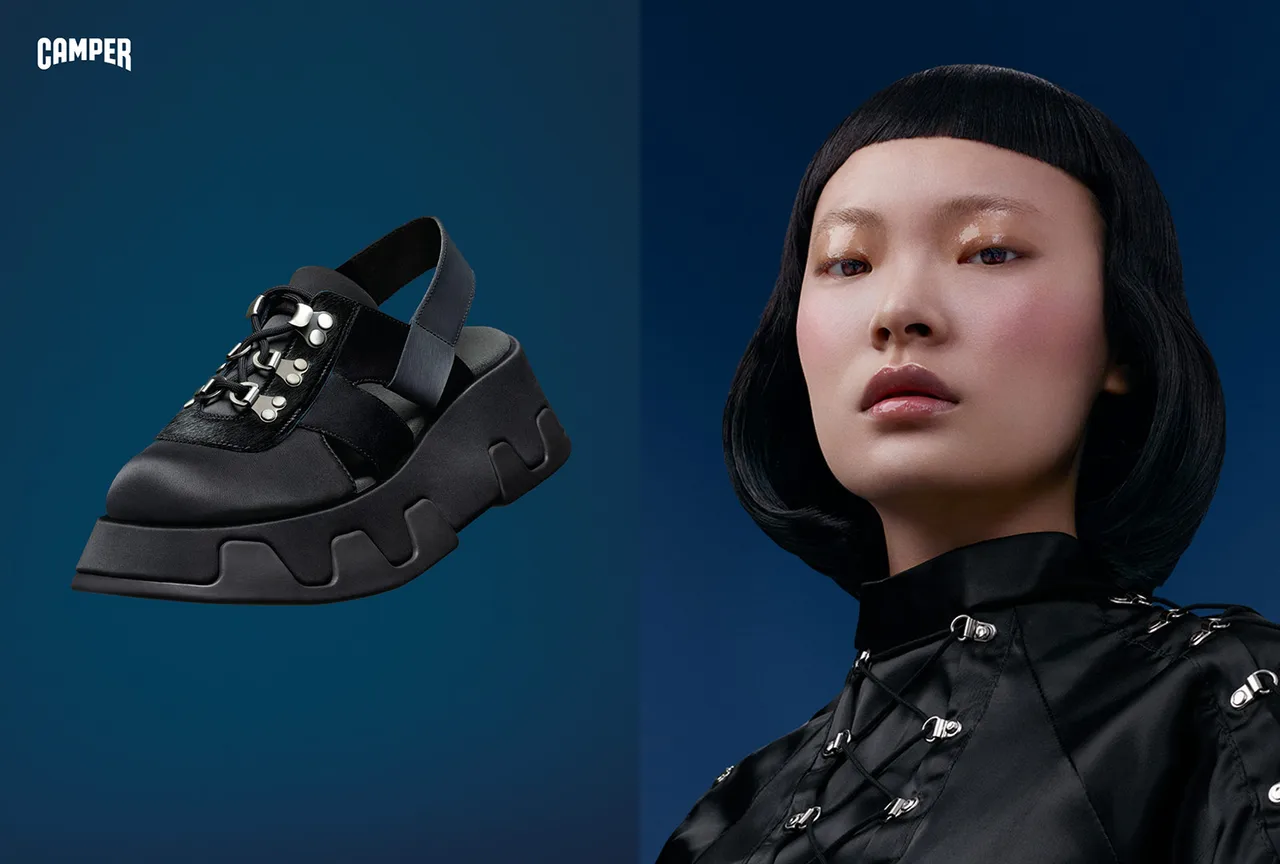 A W16 Camper Armours Woman