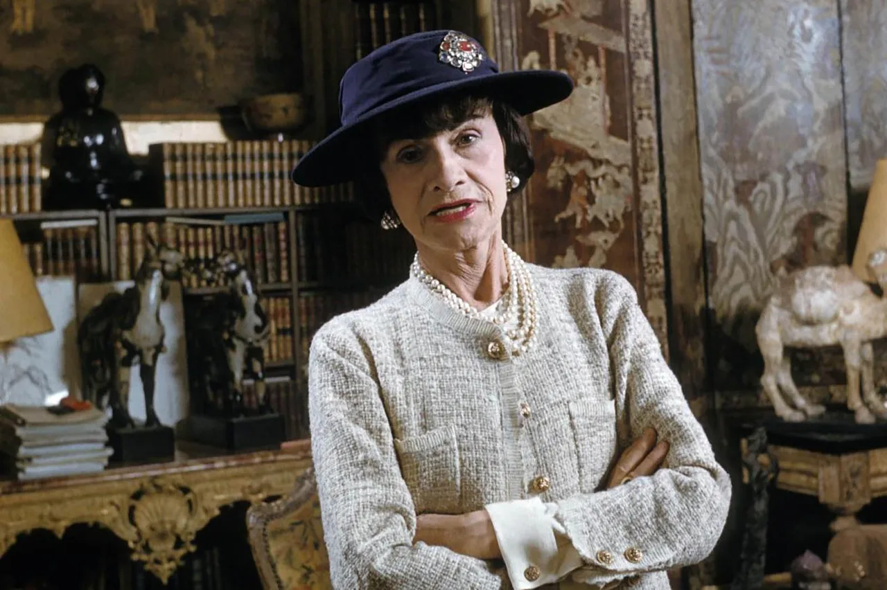 The Wars of Coco Chanel Copia