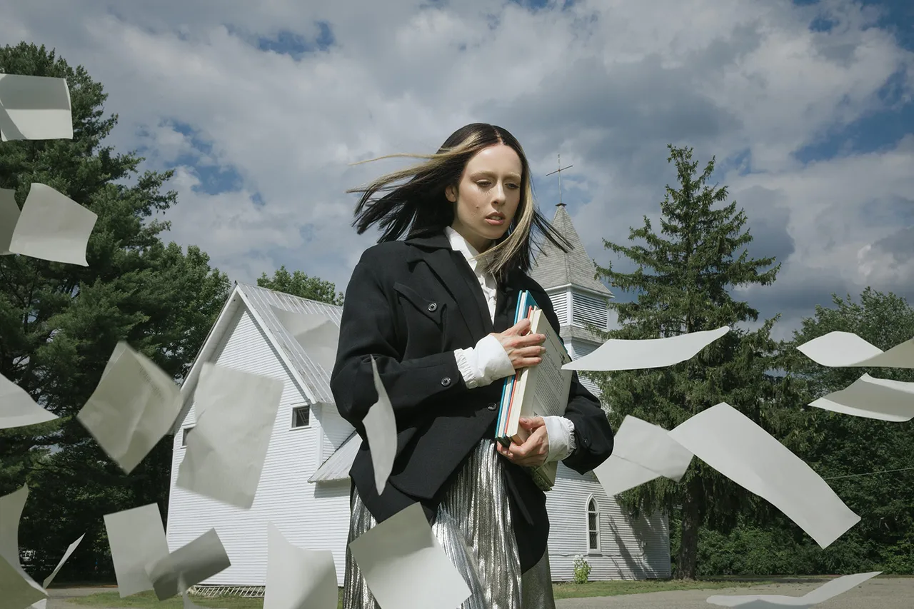 Allie X Metalmagazine 1