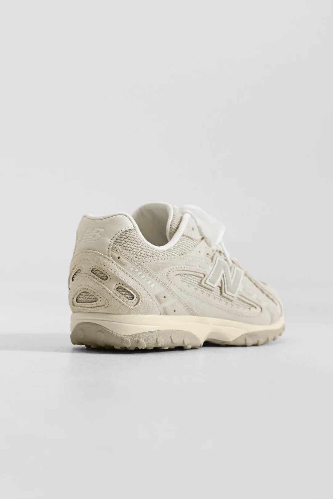 S126_U204L2SZ_Off-Figure_Heel_10564