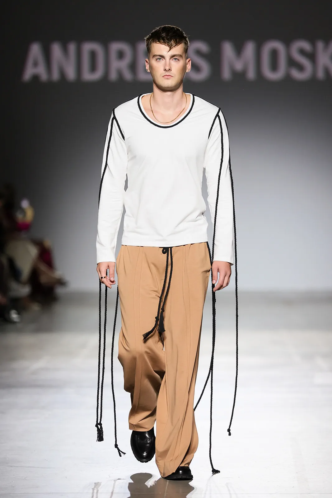 UFW_SS_25_ANDREAS-MOSKIN-catwalk_credits-Andriy-Sokolov-(8)