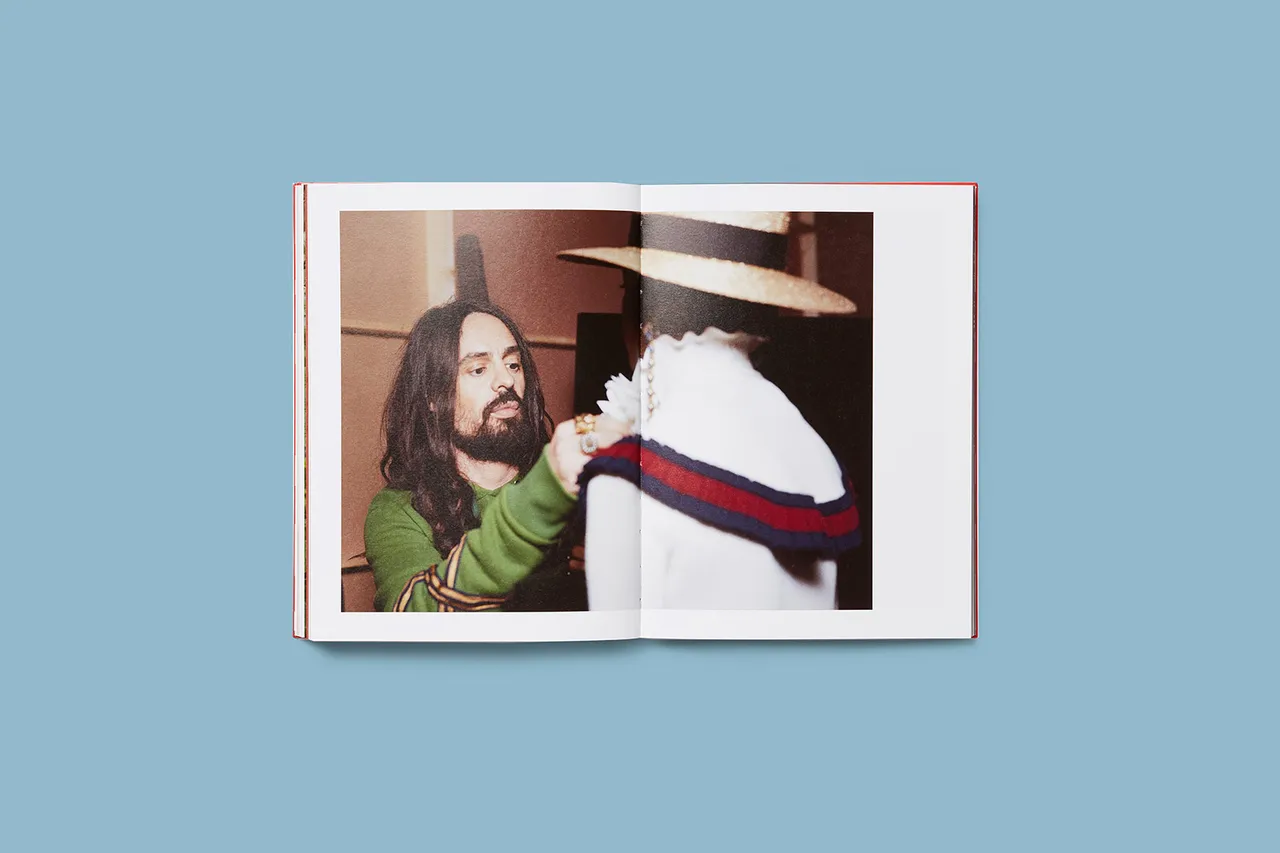 Blind for Love Book Pages 73 4 White Azzurro
