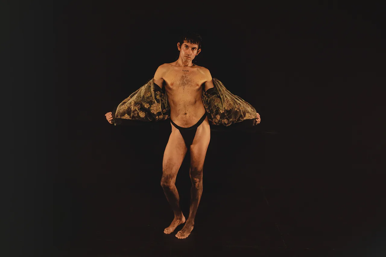 Analphabet-Alberto-Cortes_Alejandra-Amere-96