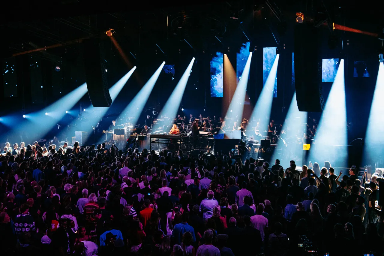 251022_Melkweg_ADEOpeningConcert_DBNGogo_MetropoleOrkest_LindeDorenbos_HiRes-2781