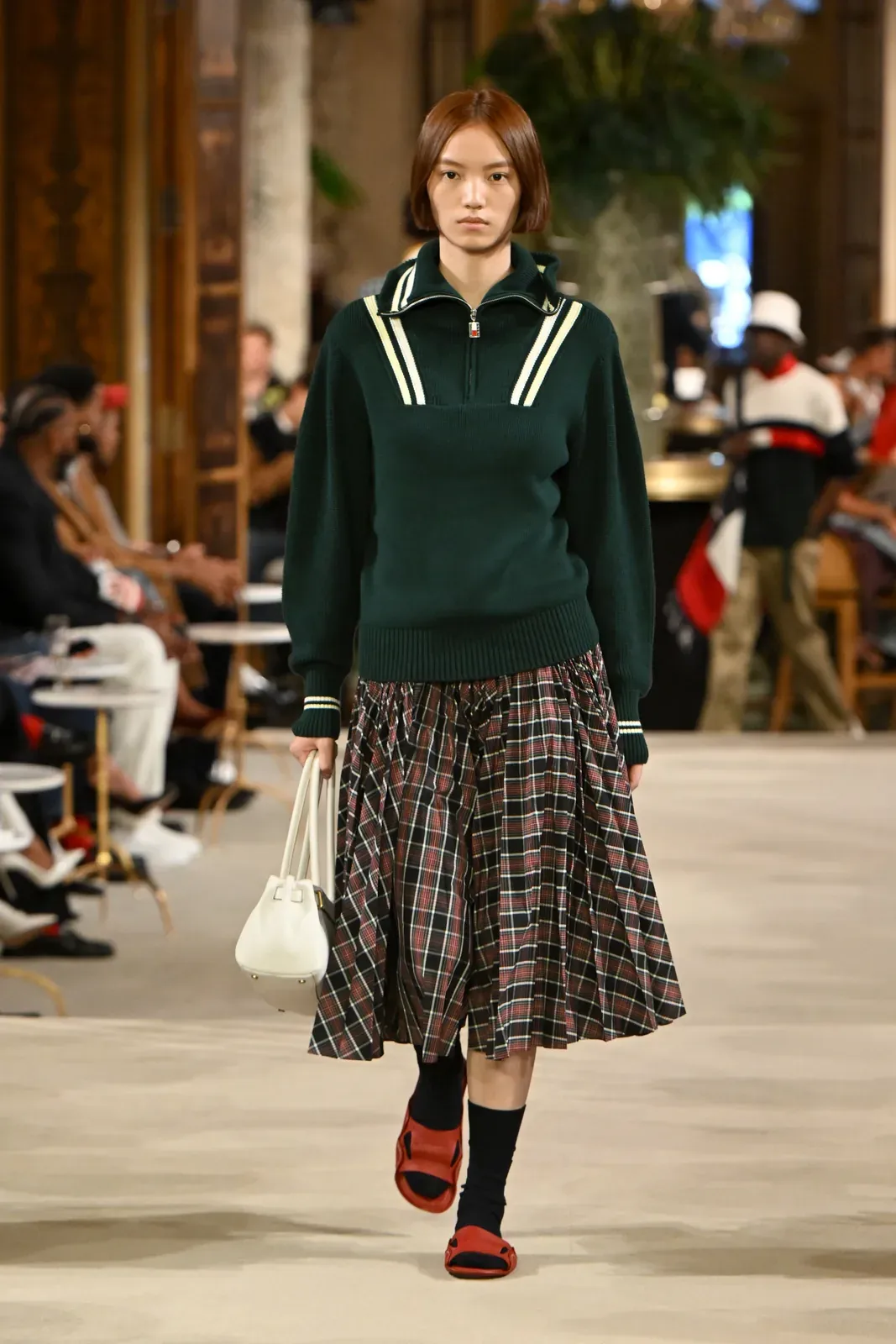 metal-tommy-hilfiger-spring-2027-13.webp