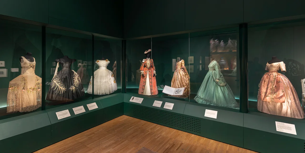 Victoria-and-Albert-Museum-London-13