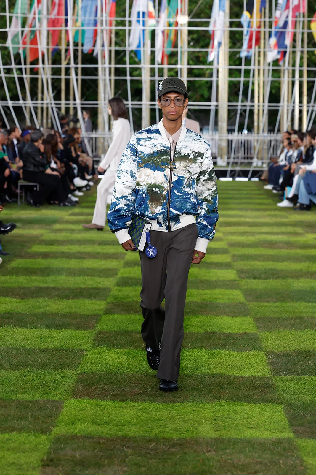 LOUIS-VUITTON-SPRING-SUMMER-2025_33.jpg