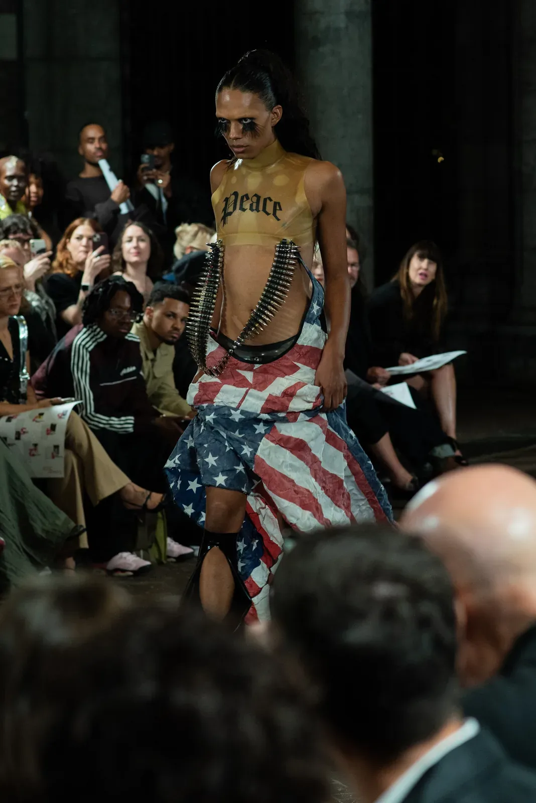 metal-amsterdam-fashion-week-visual-diary-lichting-jinchoe-09.webp