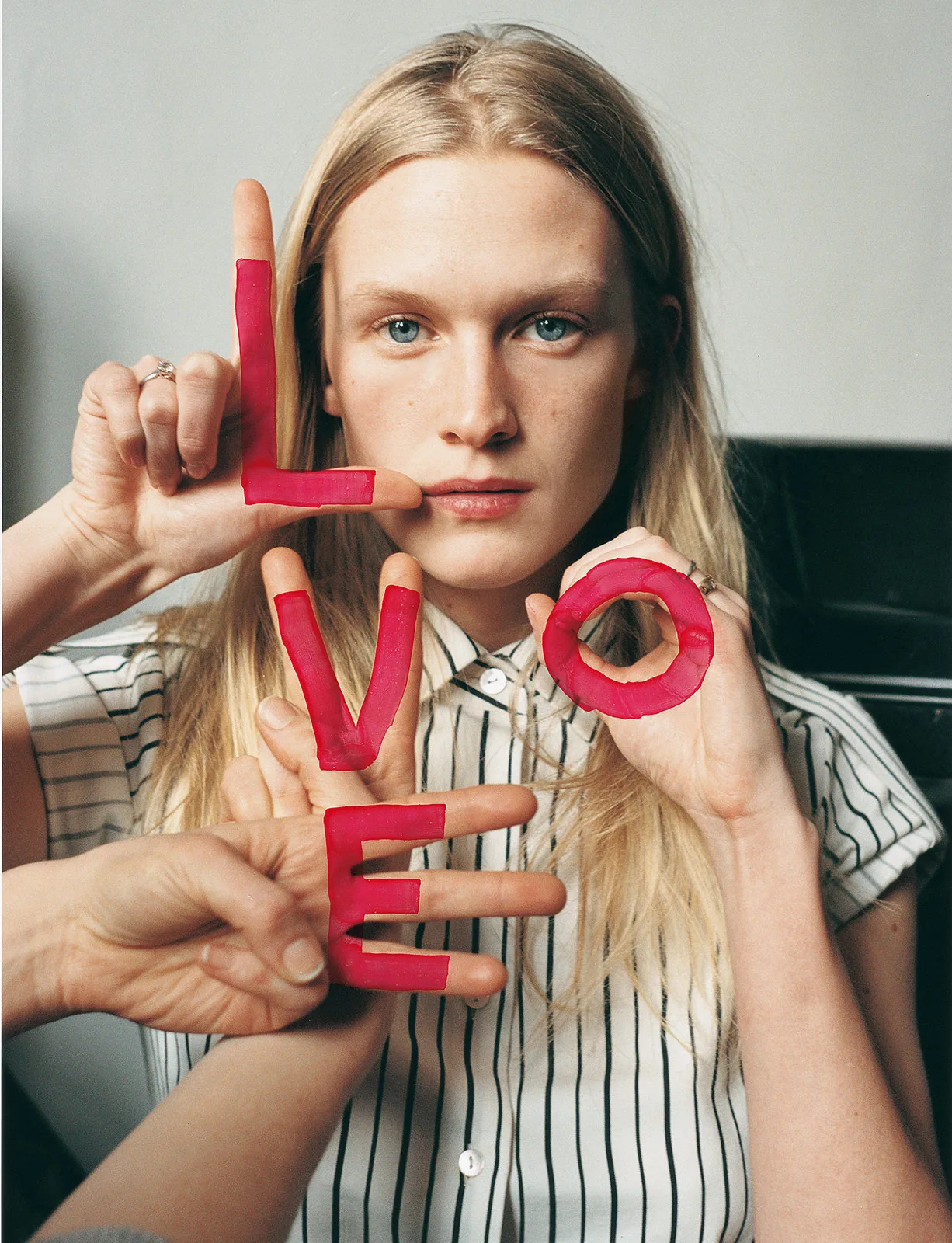 Photo by Tim Walker Vogue Italia June 2001 Love V I00106 D0200 020101 Walker Copia 1