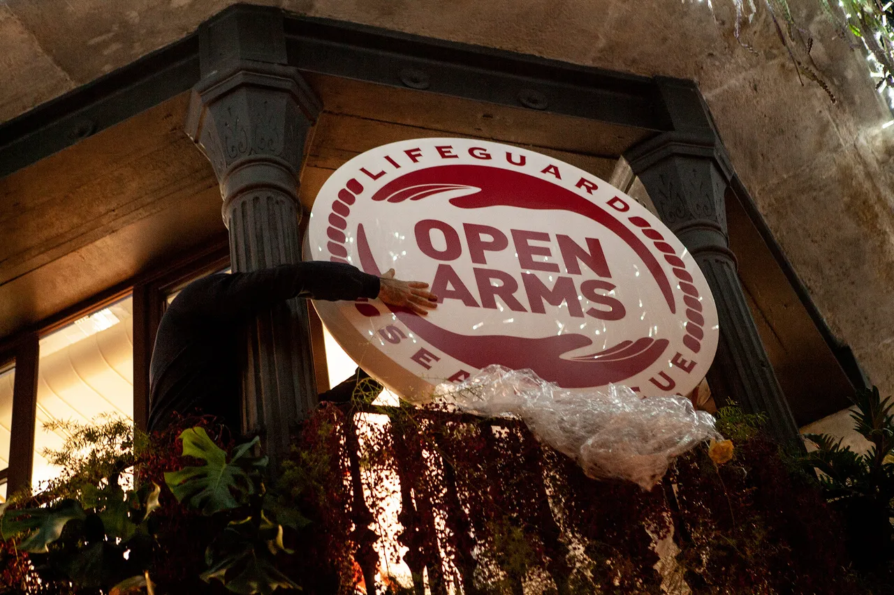 Etnia Barcelona Foundation Open Arms 11