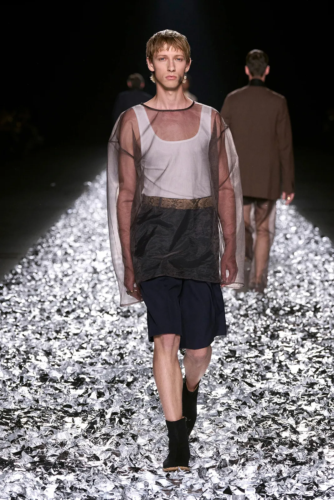 DRIES_VAN_NOTEN_SS25_2732X4098_LOOKS_03.jpg