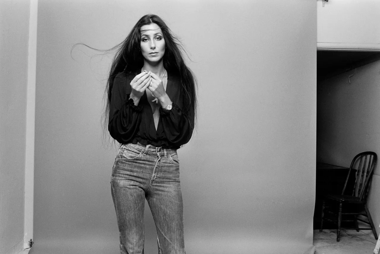 Norman-Seeff_Cher,-Los-Angeles,-1973_©-Norman-Seeff;-courtesy-of-FaheyKlein-Gallery,-Los-Angeles
