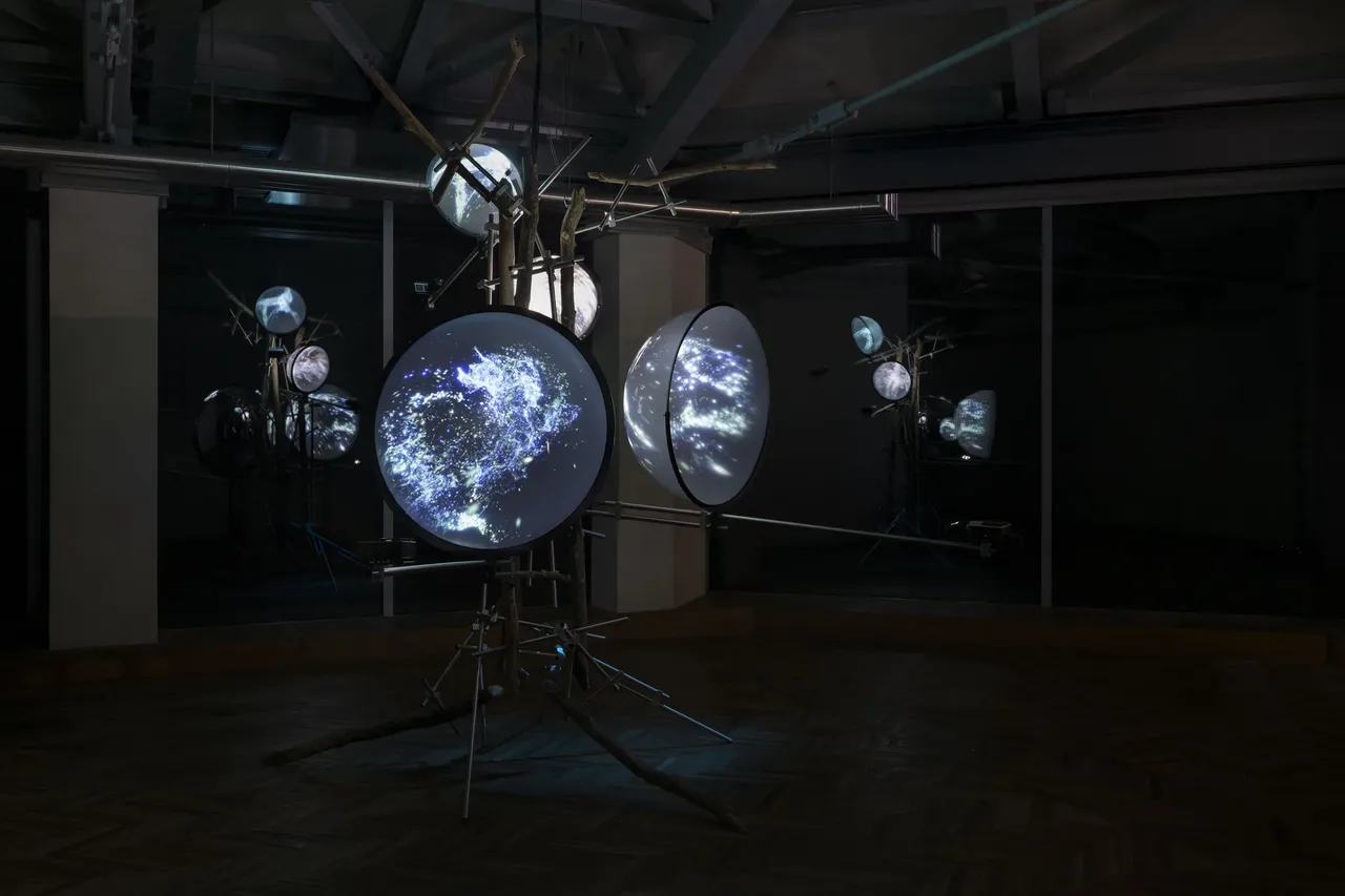 metal-hito-steyerl-the-island-03