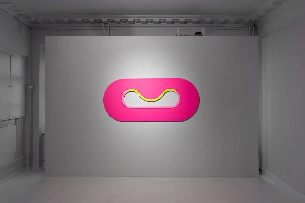 Neon Martin Asbæk Gallery 011 Photo by David Stjernholm