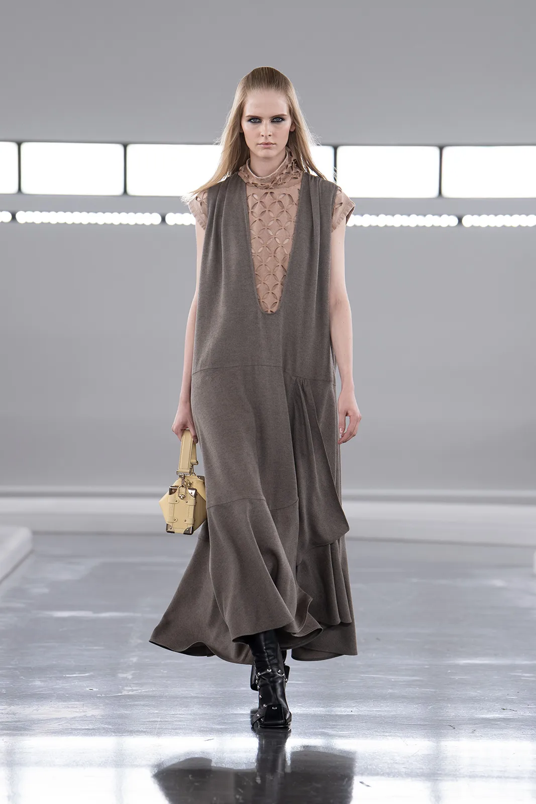 Louis_Vuitton_Women_s_Pre-Fall_2024_38