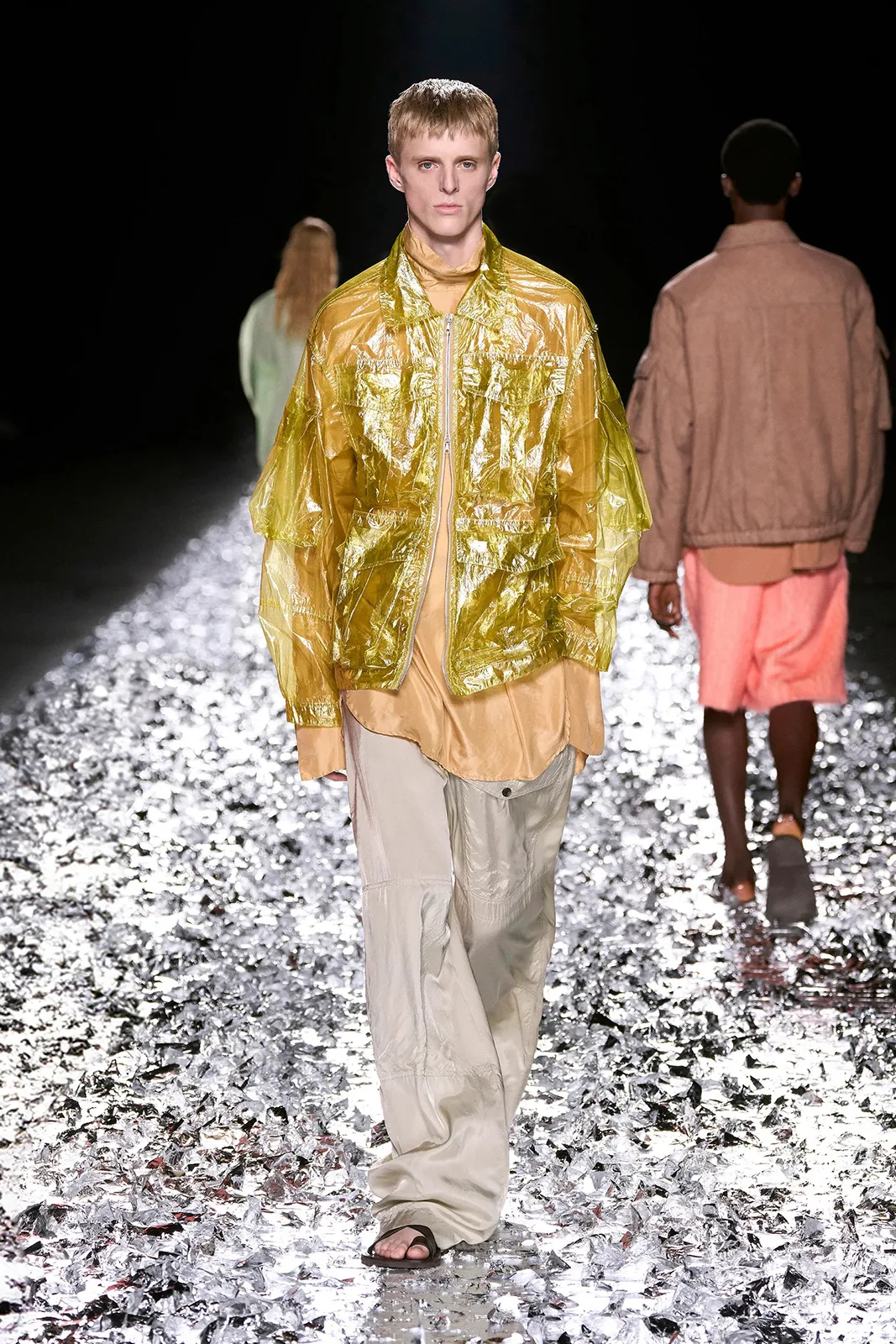 DRIES_VAN_NOTEN_SS25_2732X4098_LOOKS_42.jpg