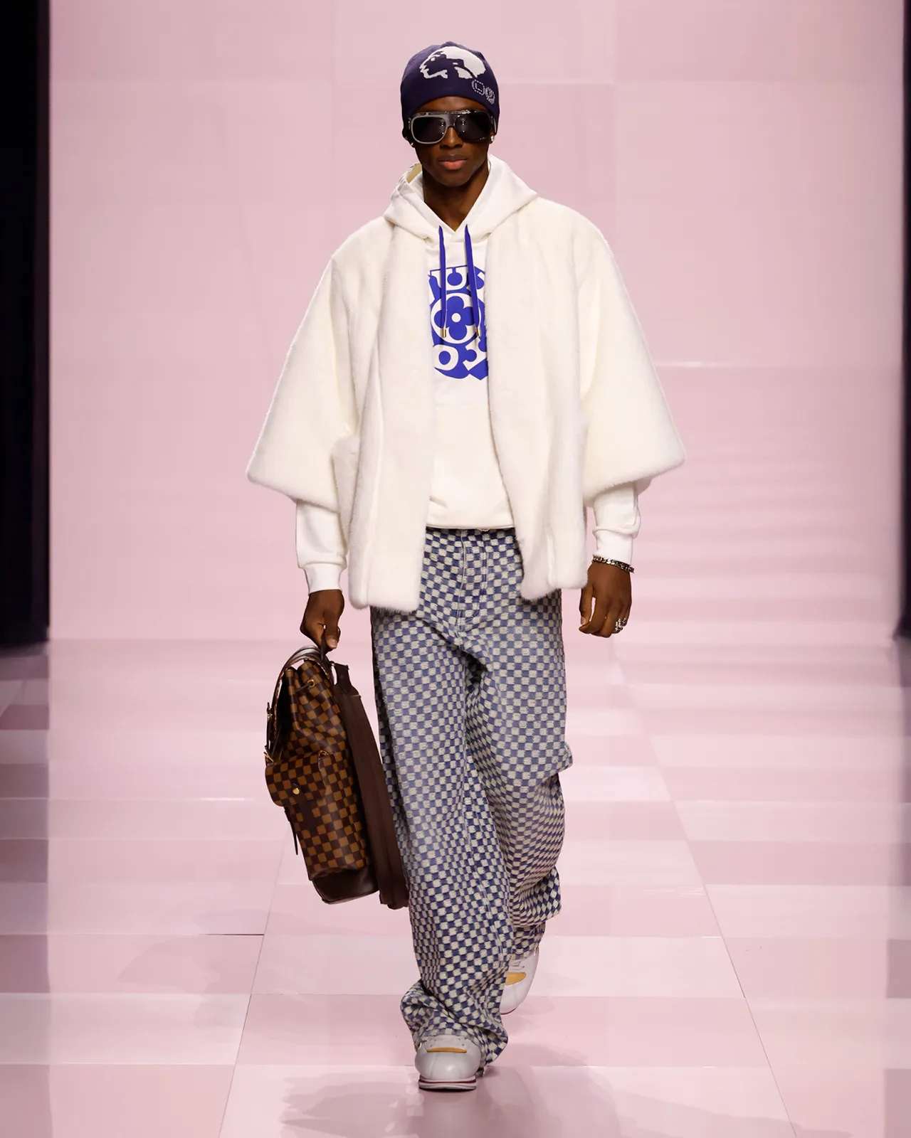 LOUIS-VUITTON-MENrsquo;S-FALL-WINTER-2025-SHOW-LOOK-59