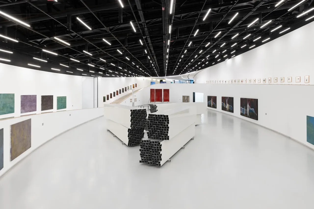 metal-pedro-cabrita-reis-exhibit-01.webp