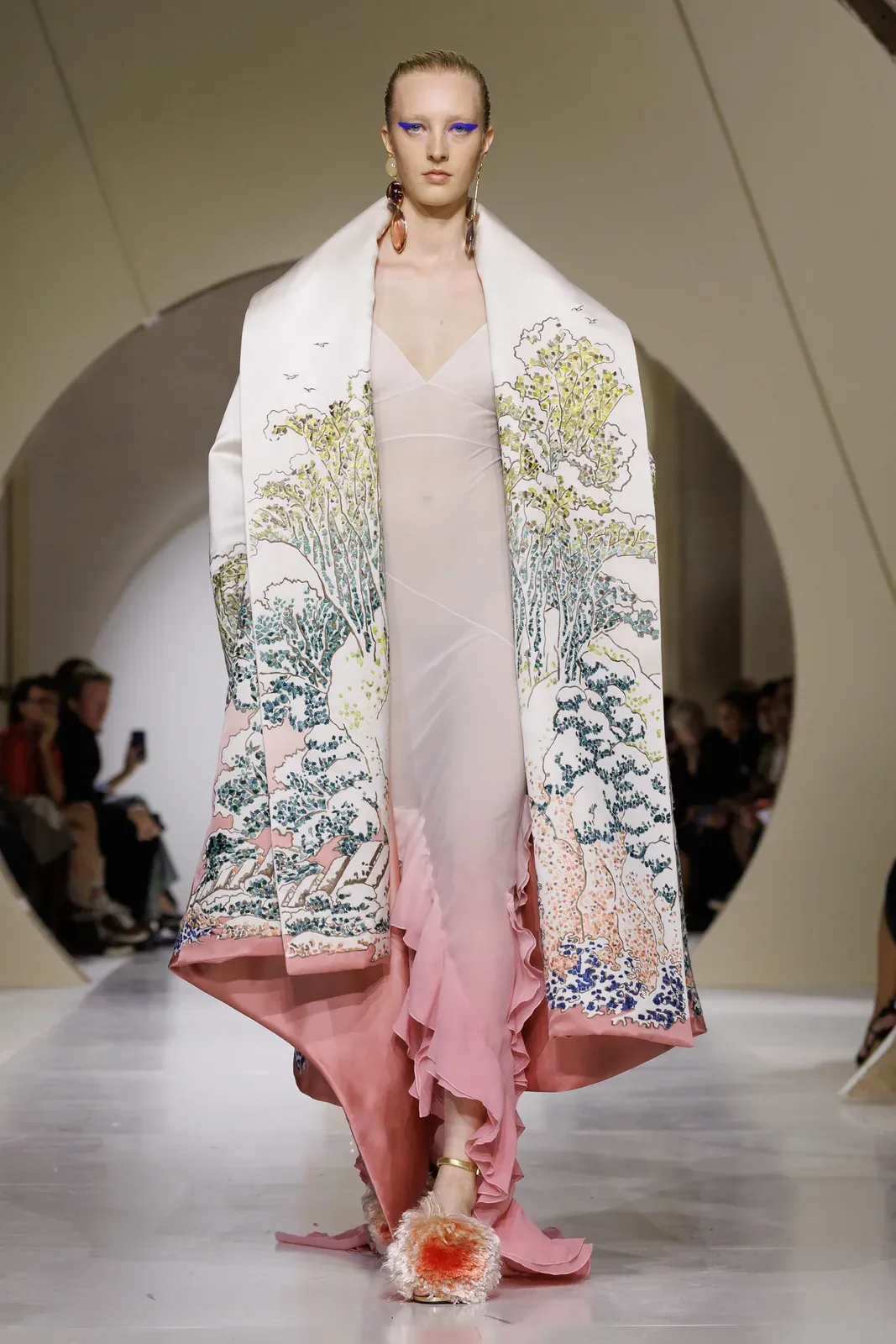 metal-givenchy-ss27-43