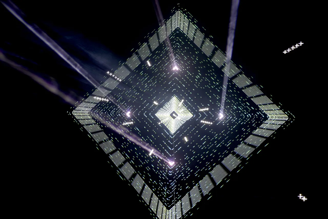 Lumiere Iii Preview Photo by Robert Henke Diamond.jpg