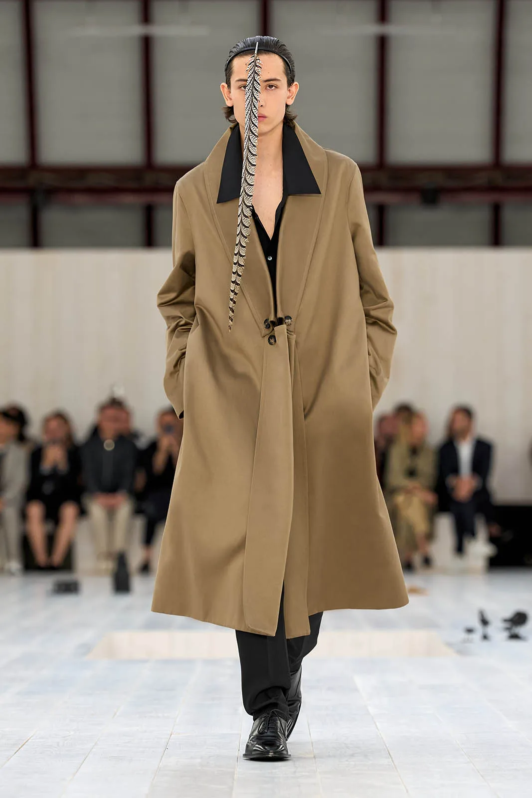 Loewe_Spring_Summer_2025_15.jpg