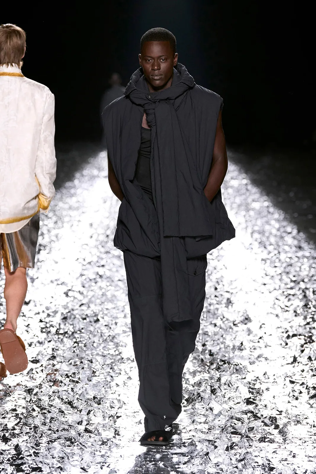 DRIES_VAN_NOTEN_SS25_2732X4098_LOOKS_64.jpg