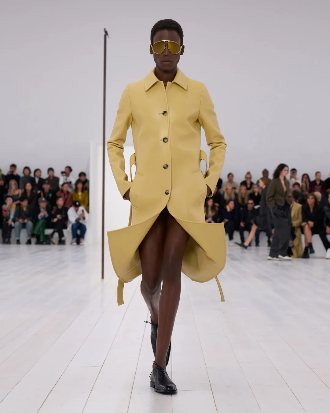 LOEWE_SS25_WW_SHOW_RUNWAY_LOOK_36_FRONT_RGB_CROPPED_4x5_36